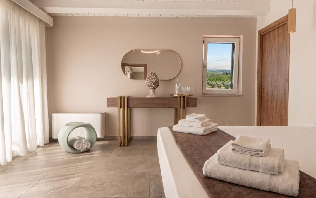 Camera matrimoniale del B&B Manfredomus a Mussomeli con letto king size, asciugamani e bagno privato